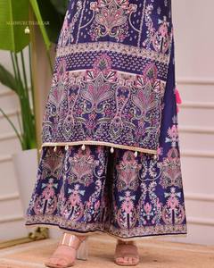 Ensemble Salwar Kameez en soie pure Chinon de créateur personnalisable de qualité supérieure impression numérique et travail à la main pour une tenue de fête - Product Image 4