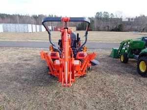 Tractor Agrícola Kubota BX2380 de 23 HP con Cortadora de Césped y Cargador Frontal Incluidos - Product Image 5