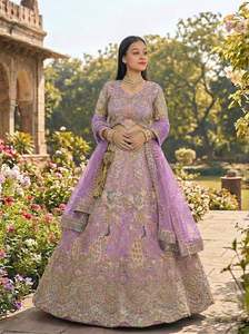 Lancement d'un lehenga à sequins évasés de 4 mètres, qualité exceptionnelle avec des couches de cancan et de toile, une fusion parfaite - Product Image 5