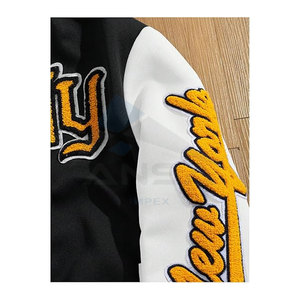 Chaqueta Universitaria de Moda para Hombre al por Mayor con Estilo de Bloques de Color, Ribete a Rayas, Parches con Letras y Mangas Largas - Product Image 3