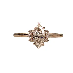 Anillo de compromiso de boda solitario chapado sólido de 14K de alta calidad, Diamante de corte Marquesa cultivado en laboratorio VVS clásico para mujer - Product Image 4