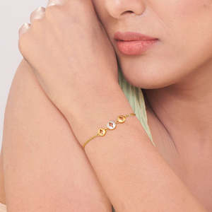 Pulsera de Moda con Dijes Curvos y Esquinados en Oro para Mujer - Product Image 2