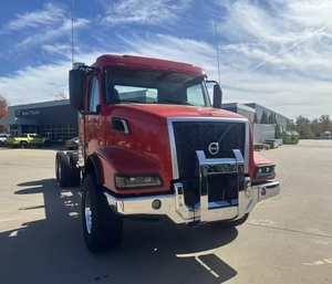 Camión Usado Económico Volvo VHD64B300 2022 de Cuatro Ejes, Cabina y Chasis Usados, Diésel/Gasolina, LISTO para ENVIAR a TODO EL MUNDO - Product Image 3