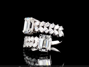 Anillo de Lujo de Oro de 14K con Diamante Cultivado en Laboratorio de 5.20 Quilates, Corte Esmeralda, Joyería Fina Personalizada - Product Image 3