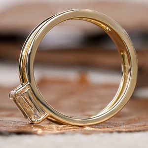 แหวนหมั้นเพชรมรกตตัดจาก2.00ct สีเหลืองทอง18K ที่ทันสมัยสำหรับผู้หญิงสำหรับงานปาร์ตี้ของขวัญ - Product Image 2