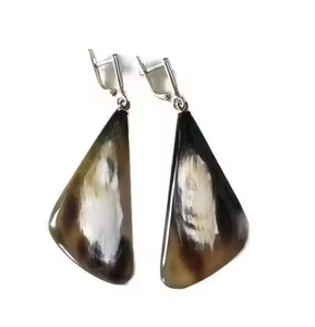 Pendiente de cuerno de búfalo y resina hecho a mano de alta calidad Venta caliente pendiente de cuerno de búfalo por artesanía de media luna - Product Image 2