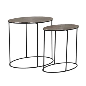 Ensemble de table d'appoint en aluminium et fer faits à la main de 2 pièces à texture ovale Sunray pour meubles de salon et de chambre à coucher - Product Image 1