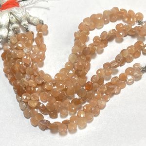 Vente en gros 7mm pêche Monnstone perles briolette en forme de coeur à facettes pierres précieuses calibrées pour la fabrication de bijoux - Product Image 4