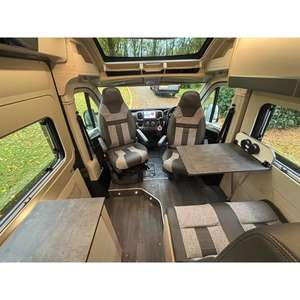 Autocaravana Auto-Trail Adventure 65 con Transmisión Automática, Aluminio Negro - Product Image 2