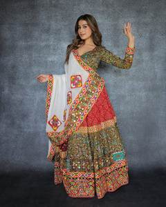 Lanzamiento del Nuevo LEHENGA CHOLI de Algodón Muselina Pesado RADHE EXPORT para Fiestas Tradicionales y Bodas con DUPATTA de Secado Rápido - Product Image 3