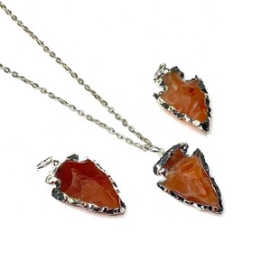 Collier pendentif pierre précieuse cornaline rouge plaqué argent cristal de guérison mascotte de pointe de flèche cadeau de noël bijoux artisanaux en pierre - Product Image 3