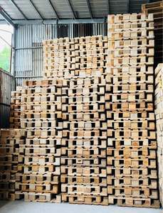 Nouvelle palette en bois de pin à simple face aux normes européennes EPAL pour usage industriel Fourniture en vrac de matériaux en acier disponible à la vente - Product Image 2