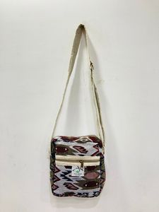 Sling Bags de algodón Jacquard de cáñamo hechos a mano Ecológico Sostenible y elegante Handloom Craftsmanship - Product Image 4