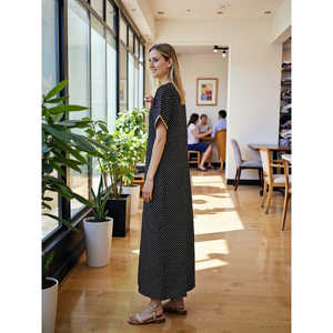 Robe de nuit longue Evolve pour femme en coton super doux, à manches longues, en popeline tissée, avec poche boutonnée élégante et confortable - Product Image 1