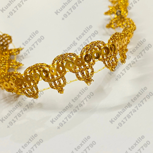 Tela de cinta de encaje de lujo ahuecada semicírculo de hilo metálico dorado nuevo diseño personalizado al por mayor para prendas de vestir - Product Image 1