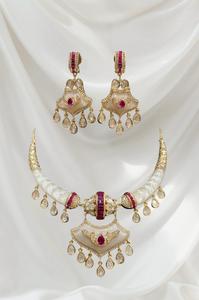 Collier ras du cou Kundan Polki de mariée exquise artisanale avec boucles d'oreilles plaquées or bijoux en laiton de style tendance pour les fêtes - Product Image 2