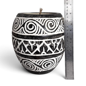 Bougie d'aromathérapie en cire d'abeille sculptée noir et blanc Budivis, style décoratif rustique d'inspiration tribale - Product Image 4