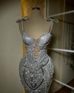 Robe de soirée maxi droite en satin vintage glamour, col montant, détails en strass, écologique, personnalisable pour un éclat scintillant - Product Image 2