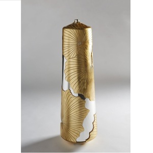 Design personnalisé fait à la main idéal pour la décoration intérieure Vase végétal en or et vase à fleurs fait à la main Meilleur décor intérieur et design fait à la main - Product Image 1