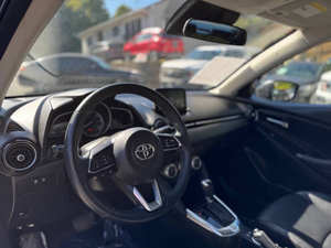 Toyota Yaris XLE Usado del 2019 - Product Image 4