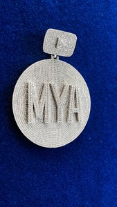 Colgante de Lujo Personalizado con Letra, Plata de Ley 925, Moissanita VVS de Corte Redondo, Estilo Hip Hop, Brillante - Product Image 5