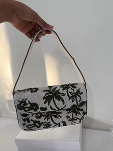 Bolsa de Regalo Tradicional India de Terciopelo con Bordado Dorado y Cuentas, Bolsa de Mano con Cordón de Perlas, Hecha a Mano, Unisex - Product Image 4