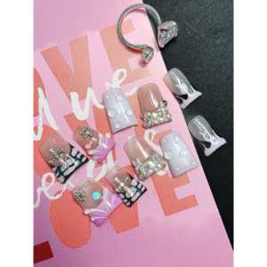Uñas Postizas con Diseño Elegante y Llamativo con Acento de Diamantes Deslumbrantes - Product Image 1