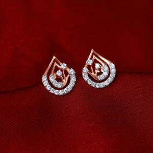 Boucles d'oreilles élégantes en or rose avec clous en diamant et goutte de pluie au design complexe - Product Image 5