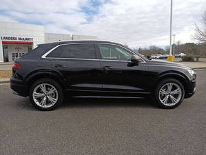 Audi Q8 quattro Premium 55 TFSI 2023 en parfait état - Product Image 6