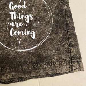 Pantalones cortos de algodón de corte casual para hombre ligeros y suaves con cintura elástica y bolsillos diseñados para la comodidad diaria o los viajes - Product Image 3