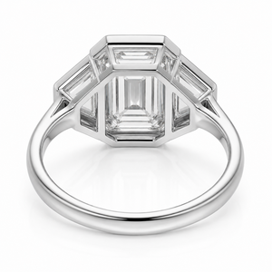 Bague pour femme LILABA ENTERPRISE en or blanc 18 carats avec pierres latérales en forme de trapèze et diamant de laboratoire taille émeraude, clarté F VVS2, certifiée IGI - Product Image 4