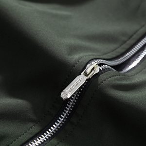 แจ็กเก็ตบอมเบอร์มีสไตล์สำหรับสวมใส่ในชีวิตประจำวันเหมาะสำหรับลุคลำลองสไตล์สตรีทรับประกันความสบายในสภาพอากาศที่เย็นสบาย - Product Image 3