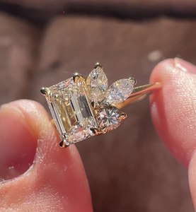 Anillo de Compromiso con Diamante Cultivado en Laboratorio, Corte Esmeralda, Cuatro Piedras, 2.00 Quilates, Anillo de Boda de Oro Amarillo de 14K, Joyería Fina de Fábrica - Product Image 1