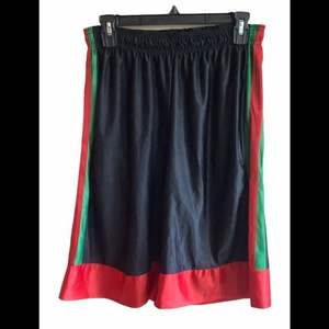 Short de basket-ball à séchage rapide pour hommes Poches Motif solide Maille de laine Vêtements de sport pour l'entraînement en salle de sport Course à pied Décontracté Usage sportif quotidien - Product Image 1