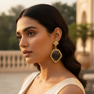 Boucles d'oreilles en forme de larme pour femmes avec plaqué or, pierre précieuse saphir, design de boucles d'oreilles pendantes pour mariages et fêtes - Product Image 3