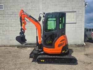 Livraison gratuite HH20 Mini-excavatrice à cabine de 2,0 tonnes |   Auvent ouvert |   19 kW Diesel |   Profondeur de creusement de 2,06 m |   Pilote hydraulique |   Chenilles en caoutchouc - Product Image 6