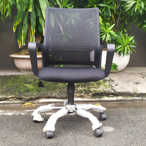 Silla de Oficina Giratoria Minimalista Negra HOM1051-01, Silla de Trabajo con Altura Ajustable, Diseño de Espuma y Tela, Reposabrazos Fijos de Plástico - Product Image 3