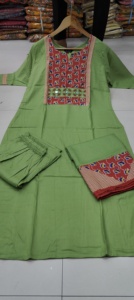 Nuevo diseño indio pakistaní ropa Pista Color verde Kurti Suit Set hecho con tela de rayón disponible a bajo precio - Product Image 6