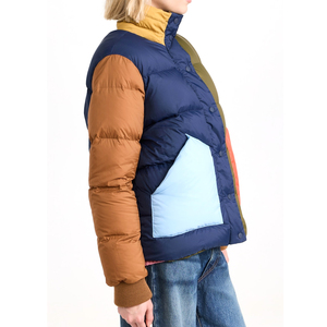 Veste matelassée décontractée pour femmes, légère, chaude, en duvet matelassé, à capuche, vêtement d'extérieur tendance pour les voyages en plein air et l'hiver - Product Image 1