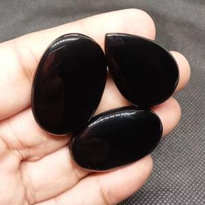 Cabujón de ónix negro Natural UDGEMS más vendido para diseño de joyería o protección 100 gramos MOQ MEJOR PRECIO DE LA India - Product Image 1