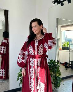 เดรสลำลองปักลายดอกไม้สไตล์ยูเครน แขนยาว คอวีลึก เซ็กซี่ สำหรับฤดูใบไม้ผลิ ปี 2026 ขายดี - Product Image 4