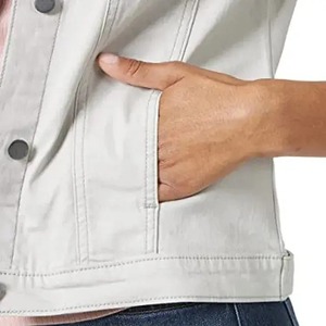 Veste en jean décontractée à manches longues pour femmes respirante chaude élégante pour l'automne hiver été avec bouton décoration OEM prix bon marché - Product Image 3