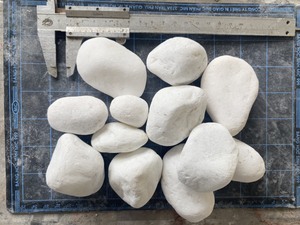 Cailloux ronds décoratifs de pierre de galets de neige blanche de l'usine du Vietnam pour l'aménagement paysager de jardin et de parc pour une utilisation extérieure - Product Image 4