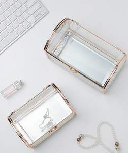 Boîte à bijoux en métal et en verre de qualité supérieure, design moderne et élégant, corps en métal durable, intérieur doublé de velours, fermeture sécurisée - Product Image 2