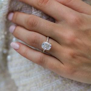 Anillo de compromiso de moissanita con corte de cojín de 11x9mm | Solitario con banda pavimentada de oro o plata | Joyería fina de Boda nupcial OEM - Product Image 1