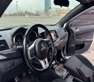 Sedán Deportivo Turbo de Alto Rendimiento 2024, 4 Puertas, Opción AWD, Carrocería Aerodinámica, Refrigeración Mejorada y Suspensión Deportiva - Product Image 5