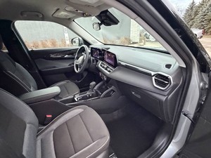 IMPRESIONANTE CHE-VRO-LET TRAILBLAZER LT 2025, SUV de 4 Puertas, Transmisión Automática - Product Image 3