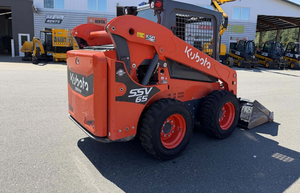 Le Kubota SSV65 Skid Steer est prêt à offrir des performances fiables sur les chantiers de construction, les fermes, les projets d'aménagement paysager et l'entretien. - Product Image 6