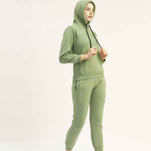 Conjuntos Deportivos de Dos Piezas de Alta Calidad para Sublimación, 100% Poliéster, Diseño Personalizado, Pantalones Deportivos y Sudaderas con Capucha para Mujer - Product Image 3