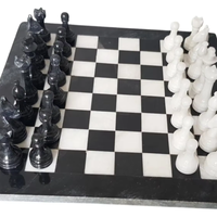Jeu d'échecs islamique en marbre, thème amour religieux |   Échiquier artisanal incrusté de motifs floraux noirs et blancs en forme de croix |   Animal